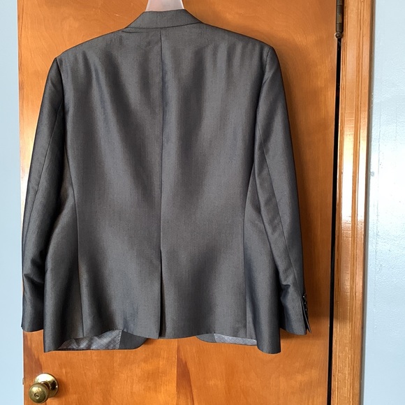 Grey suit - Picture 8 of 9